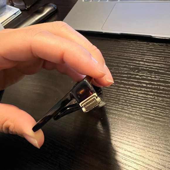 Givenchy sunglasses - Picture 2 of 4